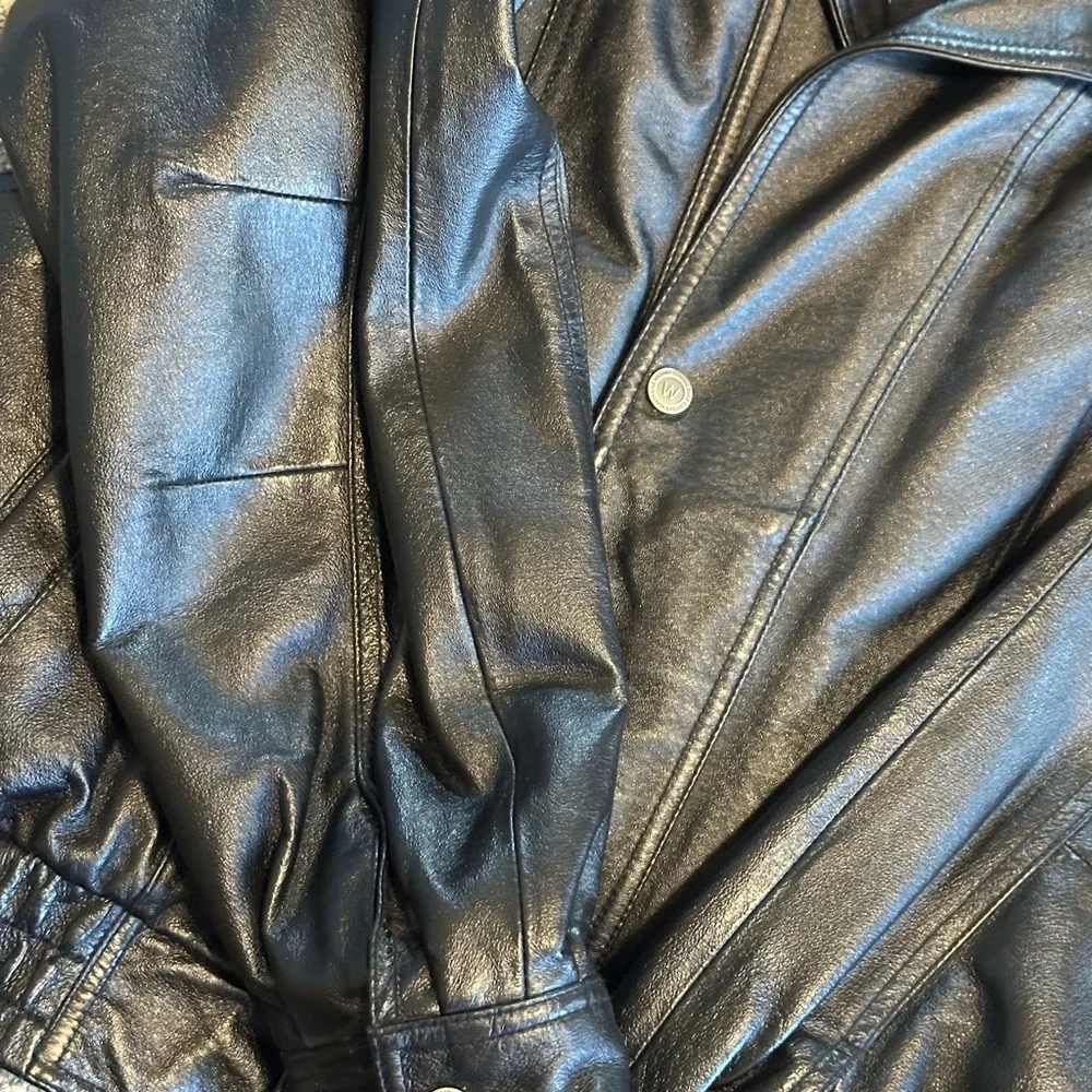 Wilsons Leather Black Bomber Jacket Men's
Medium Thinsulate Insulation RN 69426 - Picture 6 of 15